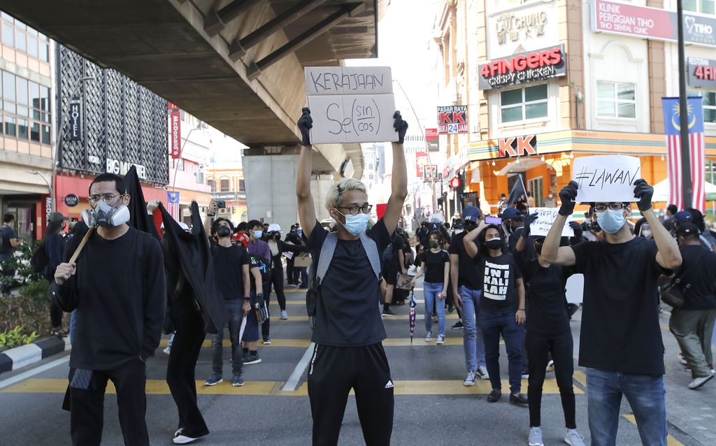 Ratusan pengunjuk rasa melakukan demo di ibukota Kuala Lumpur, Malaysia. (AP Photo/FL Wong)