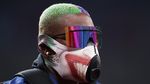 Potret Atlet Tolak Peluru AS Pakai Masker Musuh Batman
