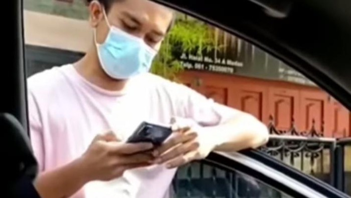 Screenshot video viral pria ludahi petugas PLN di Medan (dok. Istimewa)