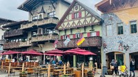 Tak ada salahnya untuk berkunjung ke Leavenworth dan berbaur dengan warga lokal.