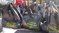Bantuan yang diberikan berupa beras, kecap, mi instan, minyak dan ikan kemasan. Sasarannya adalah warga terdampak PPKM yang belum mendapat bantuan sosial.
