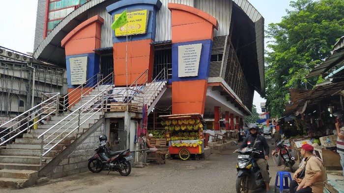 Suasana Pasar Lokbin Palmerah