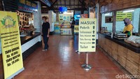 Kondisi saat penerapan Pembatasan Sosial Berskala Besar (PSBB) beberapa waktu lalu dinilai lebih baik ketimbang PPKM Darurat dan PPKM Level 4. Menurut pengelola Tahu Susu Lembang, jika diperpanjang lagi, mungkin akan semakin parah dampaknya.