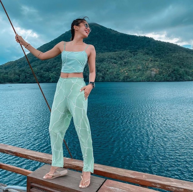 Gemar travelling, Kirana Larasati rupanya juga memiliki sejumlah tato di tubuhnya. Beberapa tato yang dimiliki Kirana diantaranya yang terdapat di lengan dan pundaknya. Foto: Instagram