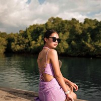 Terakhir ada Soraya Rasyid. Rupanya Soraya Rasyid juga memiliki sebuah tato di bagian punggungnya. Tatonya itu kerap kali terlihat ketika Soraya mengenakan pakaian backless. Foto: Instagram