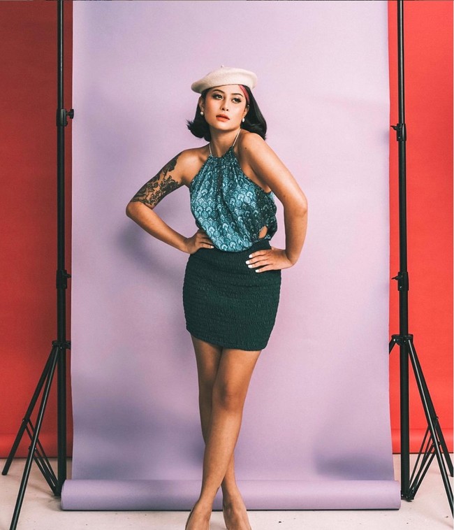 Tak ketinggalan selebgram Awkarin juga memiliki tato yang cukup besar di bagian lengannya. Melalui akun Instagramnya, Awkarin seringkali membagikan foto-foto yang memperlihatkan dengan jelas tato yang dimilikinya. Foto: Instagram