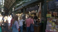 Antrian pembeli di salah satu kios Borough Market