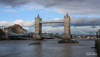 Tower Bridge di sore hari yang cukup cerah