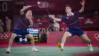 Tapi, kesalahan Hendra dalam pengembalian membuat Chia/Soh unggul 17-16 dan kemudian menjauh jadi 19-17. Chia/Soh menang dengan skor 21-17.