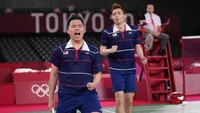 Di gim ke 3 Ahsan/Hendra kalah dengan skor 21-14. Dengan hasil ini medali perunggu menjadi milik Aaron Chia/Soh Woi Yik.