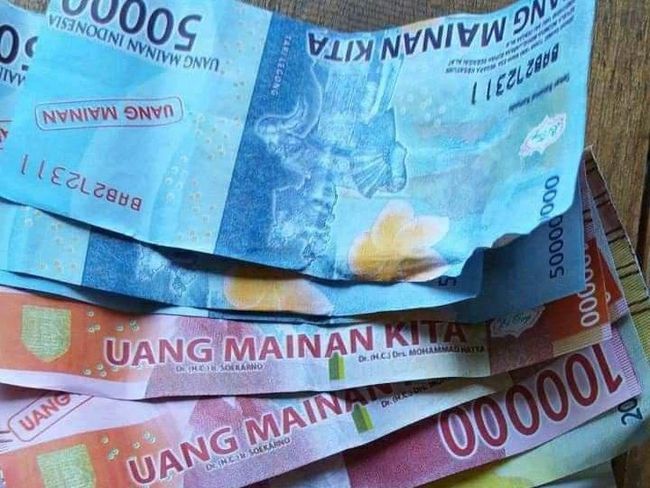 Uang mainan yang diterima kurir saat COD barang di Bantul.