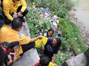 Dapati Warga Tinggal di Kolong Jembatan Medan, Wagubsu Koordinasi ke Bobby