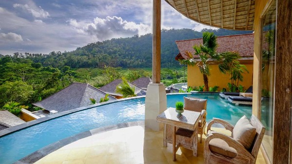 Hotel dilengkapi dengan kolam renang yang cantik. Ada juga ruangan untuk olahraga Yoga di hotel ini (wapadiumesidemen.com) Hotel dilengkapi dengan kolam renang yang cantik. Ada juga ruangan untuk olahraga Yoga di hotel ini (wapadiumesidemen.com)