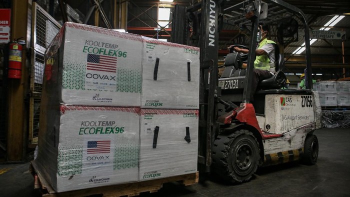 Indonesia kembali menerima bantuan vaksin COVID-19 dari Amerika Serikat. Pagi ini, 3,5 juta vaksin Moderna telah mendarat di Bandara Soekarno-Hatta.