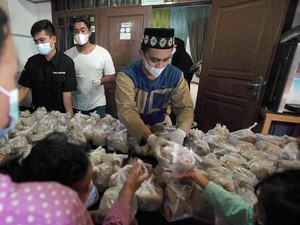 Jatuh Bangun Aditya Membangun 5 Rumah Makan Gratis