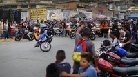 Satu per satu pemotor pun unjuk kebolehan dalam kegiatan tersebut.