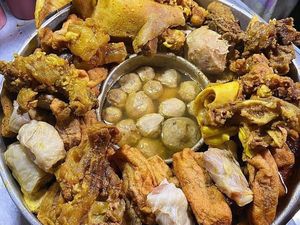 Ini 5 Bakso Topping Jeroan yang Komplet, Ada Babat hingga Usus Sapi!