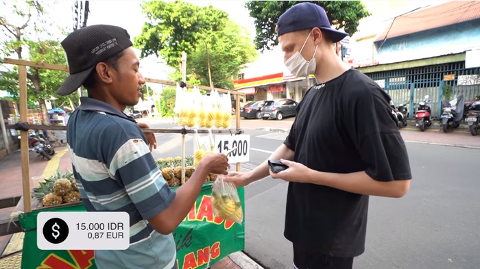 Bule Jerman Jajan di Jakarta