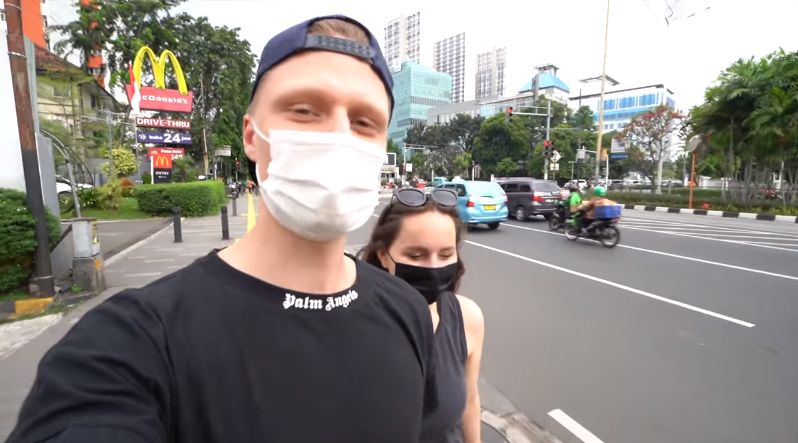 Bule Jerman Jajan di Jakarta