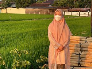 Istri Bupati, Chacha Frederica Tak Dikenal Warga Kendal saat Beri Bantuan Banjir