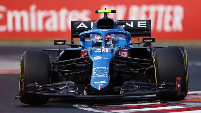 BUDAPEST, HUNGARY - AUGUST 01: Esteban Ocon of France driving the (31) Alpine A521 Renault during the F1 Grand Prix of Hungary at Hungaroring on August 01, 2021 in Budapest, Hungary. (Photo by Lars Baron/Getty Images)