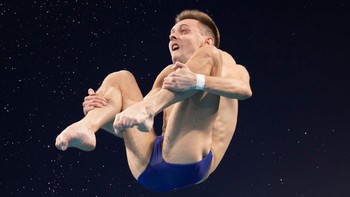 Viktor Minibaev dari Komite Olimpiade Rusia bertanding dalam final lompat platform 10m putra di Olimpiade Musim Panas 2020, Senin, 26 Juli 2021. Foto: Sergei Bobylev/TASS