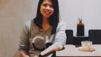 Selain belanja dan makan makanan enak, minum kopi juga menjadi kegemarannya. Secangkir kopi hangat dipilih Greysia untuk dinikmati saat bersantai menghabiskan waktu luangnya. Foto: Instagram/gryespolii