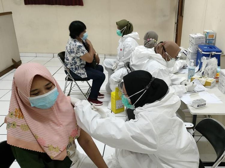 Genjot Vaksinasi untuk Buruh Pabrik