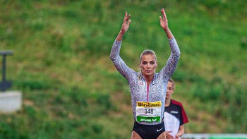 Dia mendoakan yang terbaik untuk saya dan mengatakan bahwa dia akan mengikuti penampilan saya, ” cerita Ivona seperti dilansir dari laman Kleinezeitung.. Foto: dok Instagram/ivona.dadic