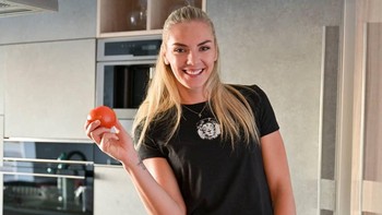 Dia pun hobi memasak. Foto: dok Instagram/ivona.dadic