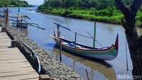 Keunggulan lain kawasan wisata ini adalah bentang alam dengan pemandangan gunung dan laut yang indah untuk dilihat saat matahari terbenam. (Chuk Shatu W/detikcom)