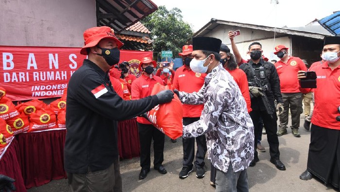 Kepala BIN Budi Gunawan salurkan bantuan di ponpes Tangerang Selatan