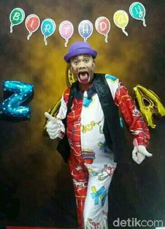 Kisah Mantan Badut 'King Diamond' yang Sukses Jualan Bakso Klenger Kisah Mantan Badut 'King Diamond' yang Sukses Jualan Bakso Klenger