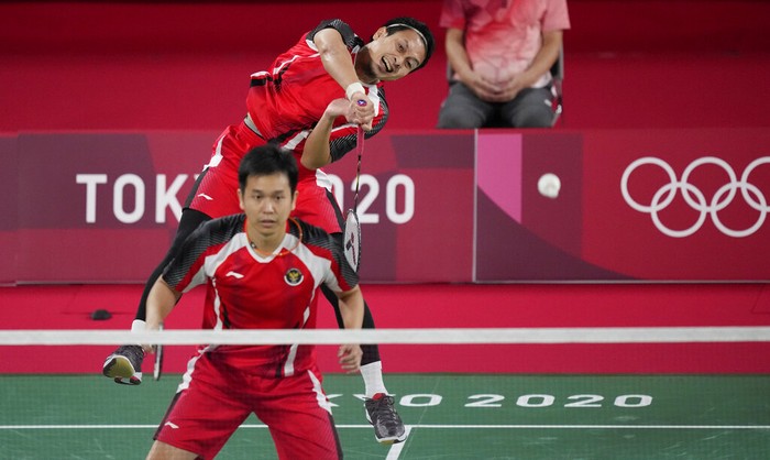 Mohammad Ahsan and Hendra Setiawan of Indonesia compete against Malaysias Aaron Chia and Wooi Yik Soh during mens doubles Badminton match at the 2020 Summer Olympics, Monday, July 26, 2021, in Tokyo, Japan. (AP Photo/Dita Alangkara)