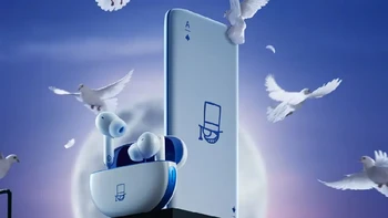 Oppo Enco Free 2 dan power bank pun ikut dihadirkan dalam versi Detective Conan. Foto: dok Oppo