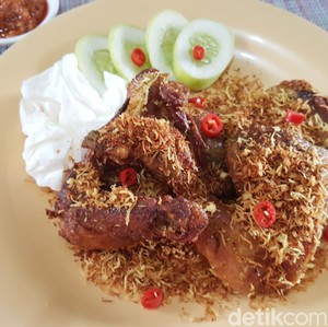 3 Resep Ayam Serundeng yang Sedap, Pakai Kelapa hingga Lengkuas