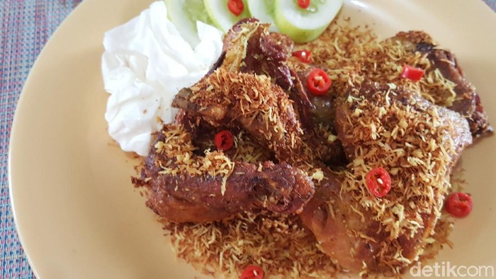 3 Resep Ayam Serundeng yang Sedap, Pakai Kelapa hingga Lengkuas