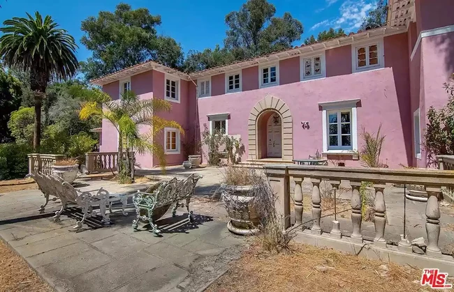 Ibrahim disebut belum menempati rumah seluas 660 meter per segi itu sejak serangan 11 September 2001. “Siap untuk merombak, pemiliknya sudah tak tinggal di sini lebih dari 20 tahun,” tulis Coldwell Banker Realty, agen properti ternama asal Amerika Serikat. Foto: Dok. Realtor