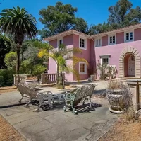 Ibrahim disebut belum menempati rumah seluas 660 meter per segi itu sejak serangan 11 September 2001. “Siap untuk merombak, pemiliknya sudah tak tinggal di sini lebih dari 20 tahun,” tulis Coldwell Banker Realty, agen properti ternama asal Amerika Serikat. Foto: Dok. Realtor