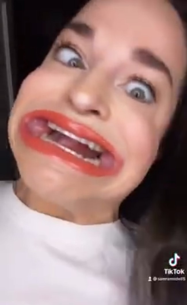 Meski begitu, untuk mencapat kepercayaan diri seperti sekarang butuh proses panjang. Wanita asal Connecticut, AS itu mengaku dulunya insecure dengan mulut besarnya. Foto: dok. Instagram