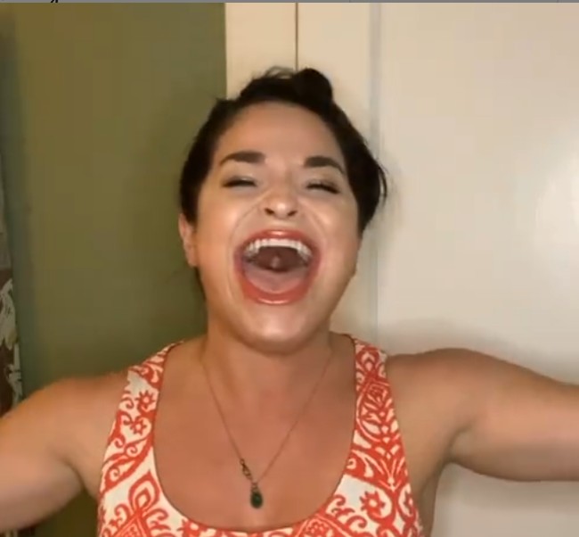 Wanita yang populer lewat TikTok ini kerap menunjukkan mulut besar dan lebarnya di media sosial. Samantha tampak bangga dengan fitur bagian tubuhnya itu. Foto: dok. Instagram