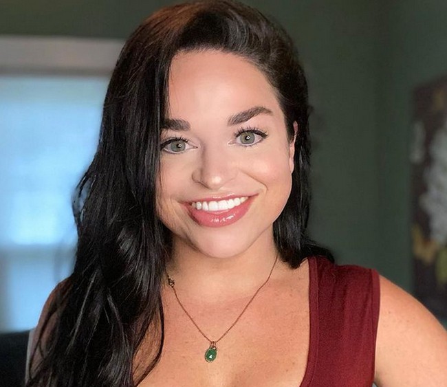 Sepanjang hidupku, aku sangat insecure dengan mulutku. Tapi sekarang aku merayakannya. Aku telah mengubah salah satu kekurangan terbesarku menjadi aset terbesarku. Apa yang membuat kalian unik adalah kekuatan supermu dan aku harap aku bisa menginspirasi orang lain dan tidak pernah takut menjadi diri sendiri, ungkap Samantha di Instagramnya. Foto: dok. Instagram