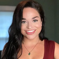 Sepanjang hidupku, aku sangat insecure dengan mulutku. Tapi sekarang aku merayakannya. Aku telah mengubah salah satu kekurangan terbesarku menjadi aset terbesarku. Apa yang membuat kalian unik adalah kekuatan supermu dan aku harap aku bisa menginspirasi orang lain dan tidak pernah takut menjadi diri sendiri, ungkap Samantha di Instagramnya. Foto: dok. Instagram