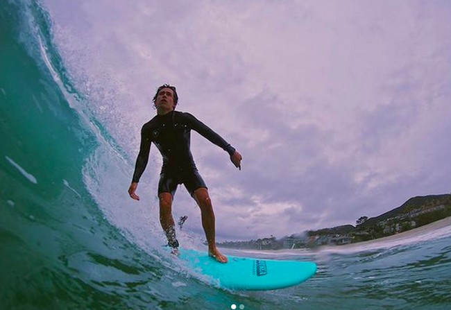 Anthony Barajas tercatat sebagai siswa Mater Dei High School. Di sekolahnya, ia dikenal jago bermain sepakbola. Pastor Walter Jenkins, presiden sekolah tersebut, mengenang Anthony sebagai murid yang supel, penyayang dan religius. Hanya iman kami kepada Tuhan dan cinta kami kepada sesama yang dapat menenangkan hati kami yang berduka karena kematiannya, kata Pastor Jenkins. (Foto: Instagram/@itsanthonymichael)