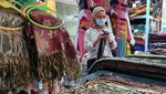 Suasana Pasar Baru Bandung yang Kembali Dibuka untuk Pengunjung
