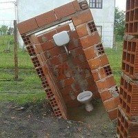 Definisi toilet ekstrem yang anti mainstream nih. Kamu pernah lihat toilet miring kayak gini nggak? Foto: Instagram/@sukijan.id