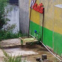 Kalau toiletnya terbuka kayak gini kira-kira siapa yang mau pakai ya? Ada yang berani coba? Foto: Instagram/@sukijan.id