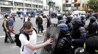 Kebijakan itu pun menuai protes dari masyarakat. Tak sedikit warga yang menilai kebijakan wajib memiliki paspor COVID-19 itu sebagai upaya untuk mengekan kebebasan masyarakat. AP Photo/Adrienne Surprenant.