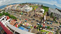 Kawasan Boulevard merupakan kawasan jalan dekat dengan pantai, juga pusat perkembangan Kota Manado yang modern. Kawasan yang menawarkan pemandangan yang indah, terletak di Jalan Piere Tendean, Titiwungen Utara, Sario Utara. Dok. Pariwisata.manadokota  