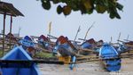 91 Perahu Nelayan Pantai Selatan Terpaksa Berlabuh, Ada Apa?